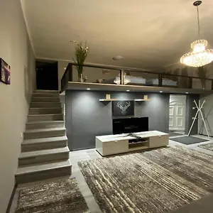  Apartment Real